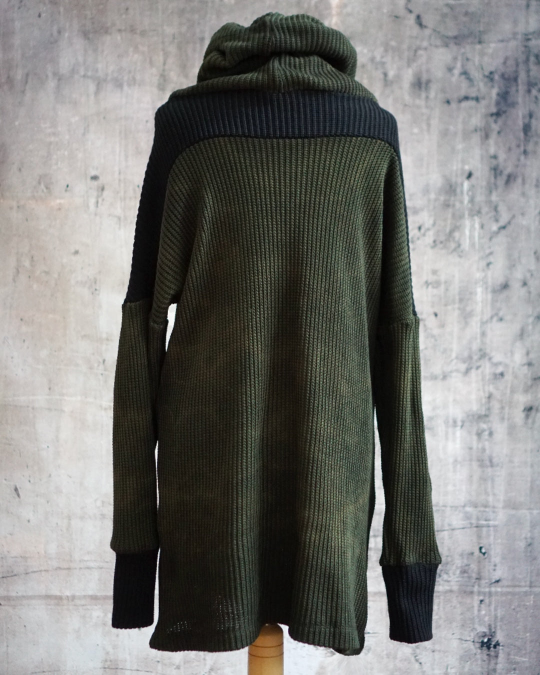 Oversize Knitted long Sweater - Sage / Black