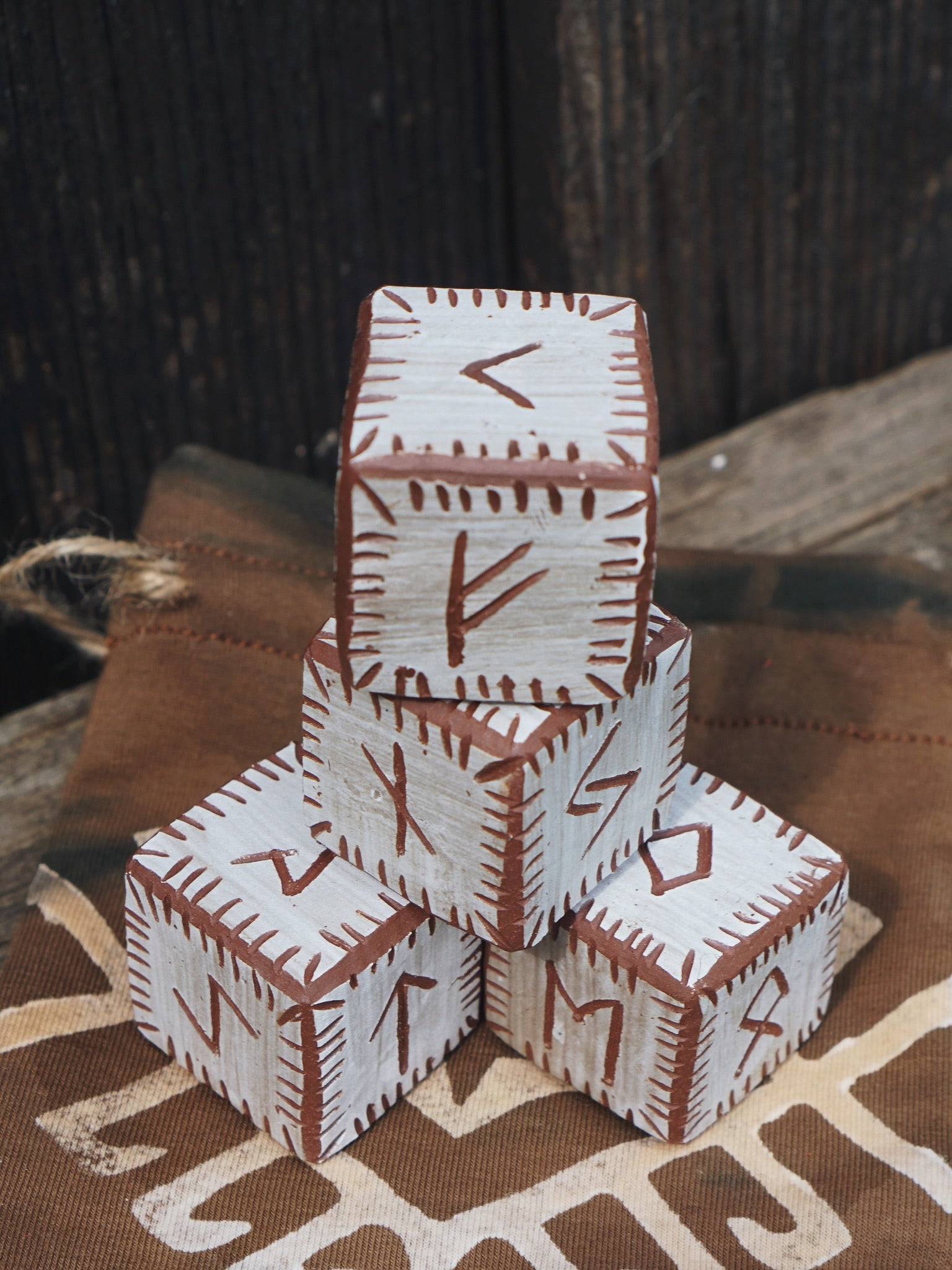 Runen Würfel Set Elder Futhark black or white