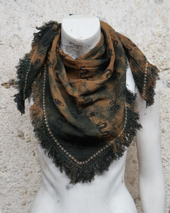 Triangle Scarf Magic Print - Black Soil