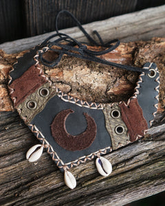 Necklace Moon  - Black/Brown/Olive