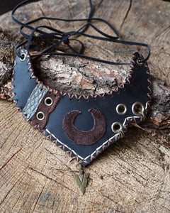 Necklace Moon  - Black/Brown/Olive