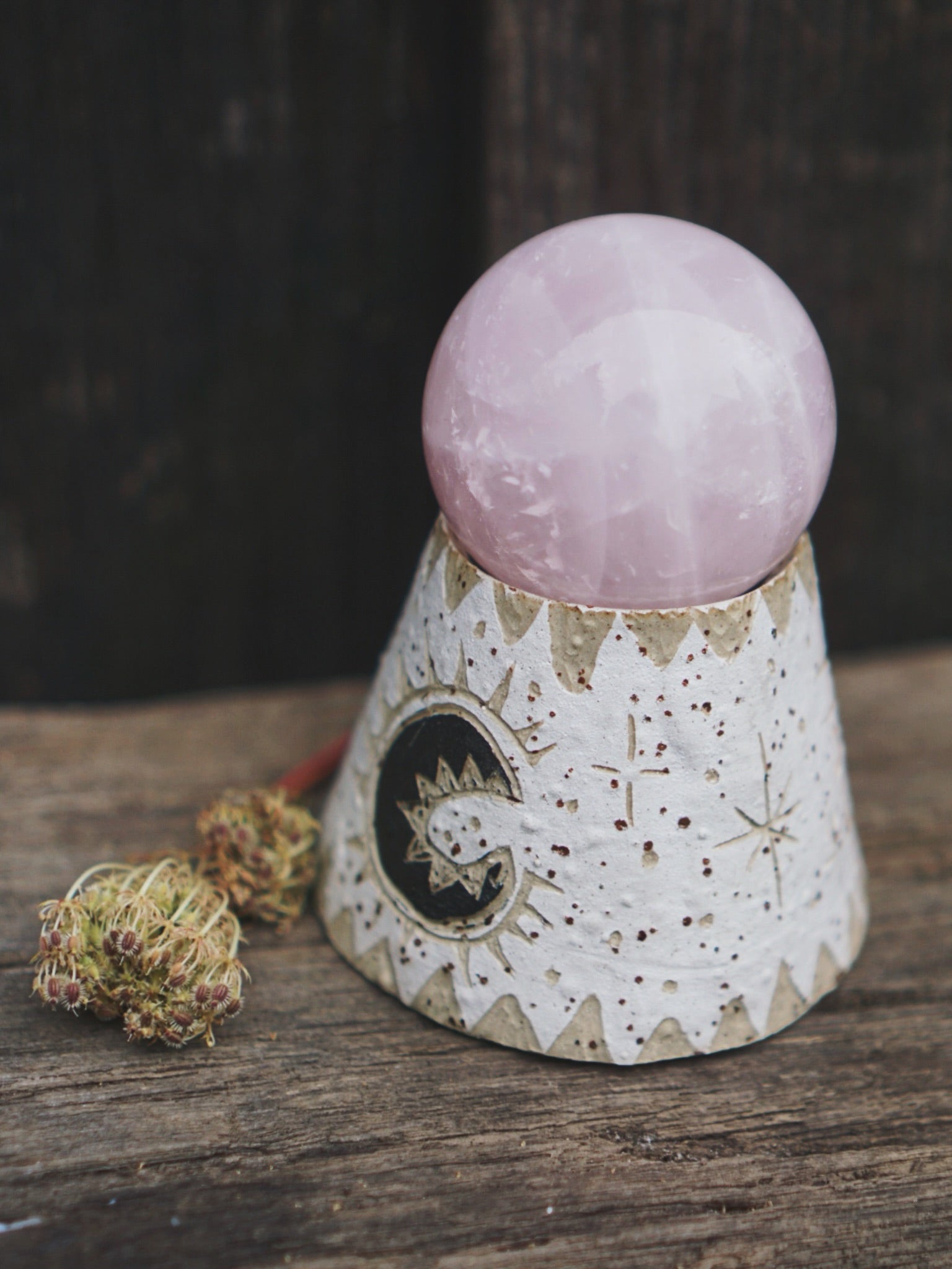 Crystal Stoneball Holder - White