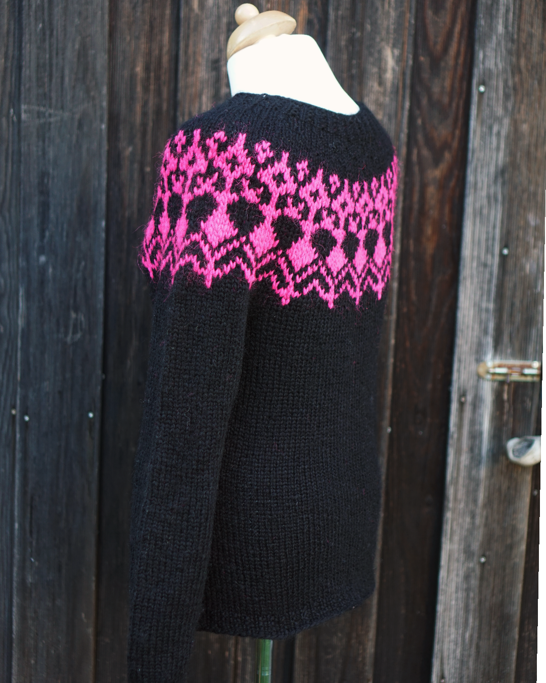 Iceland Knit Sweater - Black/ Neon Pink