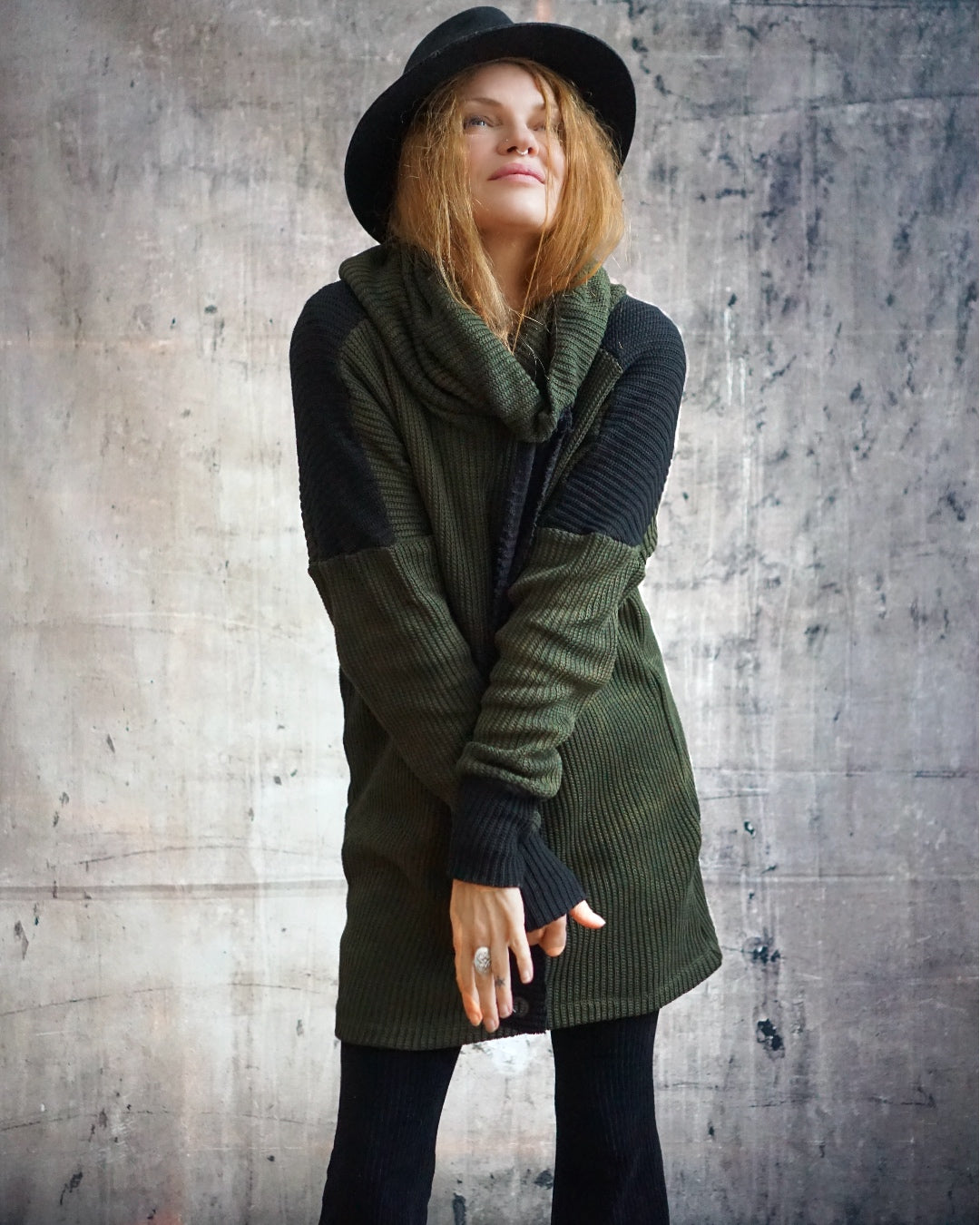 Oversize Knitted long Sweater - Sage / Black