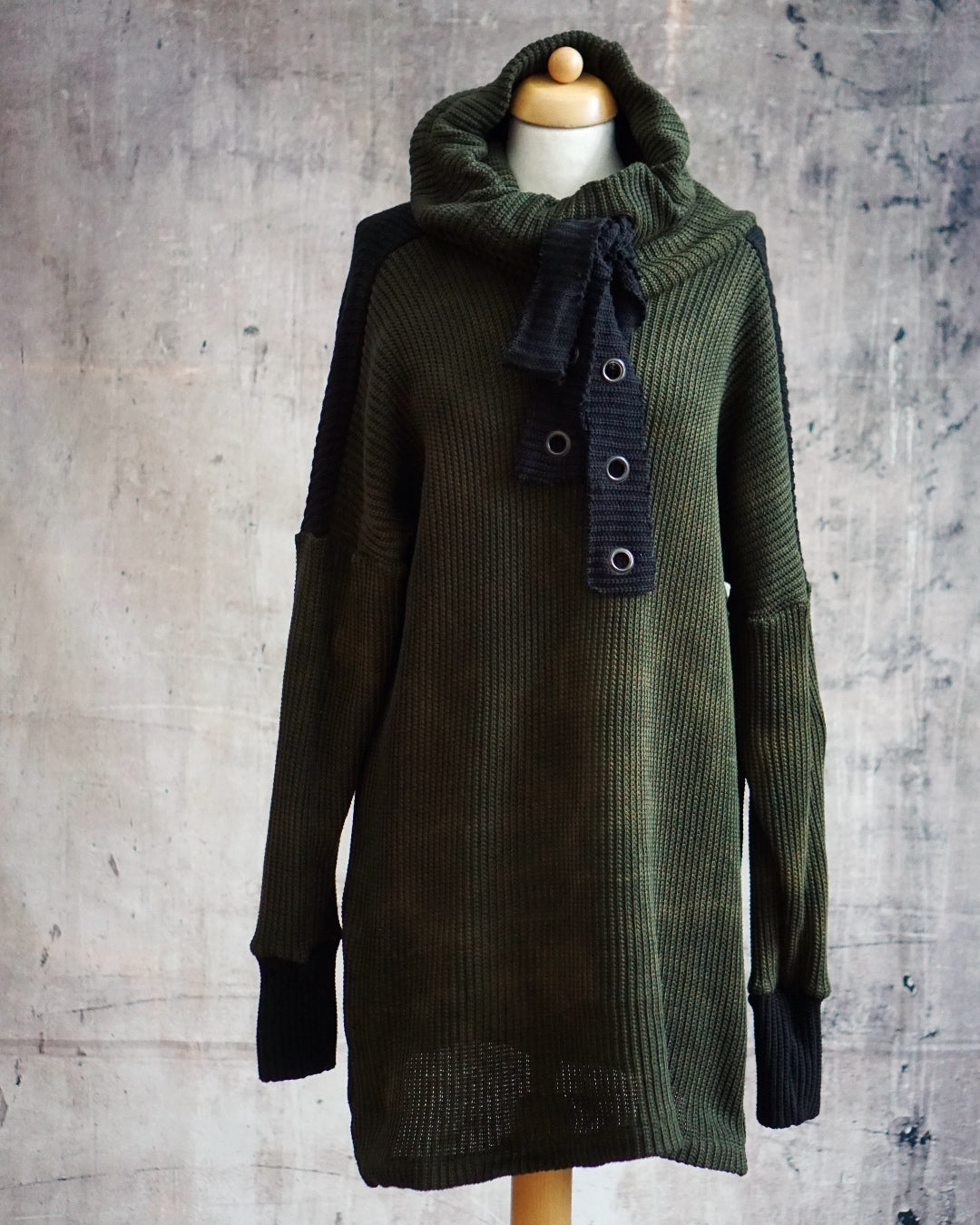 Oversize Knitted long Sweater - Sage / Black